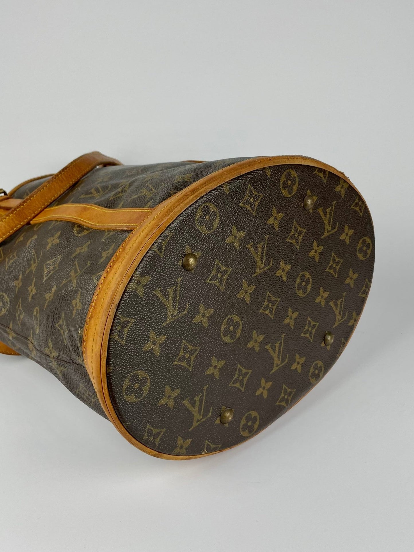 The Vintage Bag Louis Vuitton Bucket