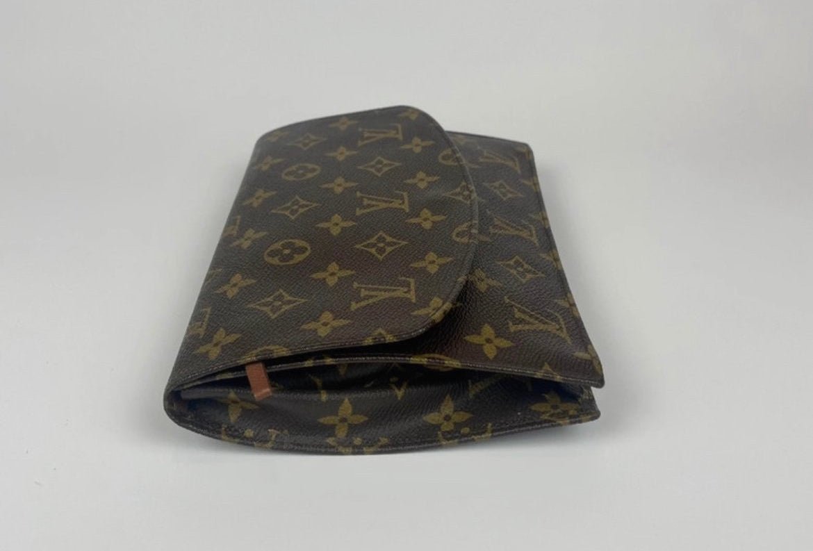 The Vintage Bag Louis Vuitton Pochette Clutch