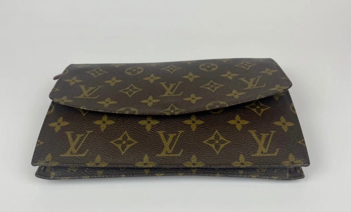 The Vintage Bag Louis Vuitton Pochette Clutch