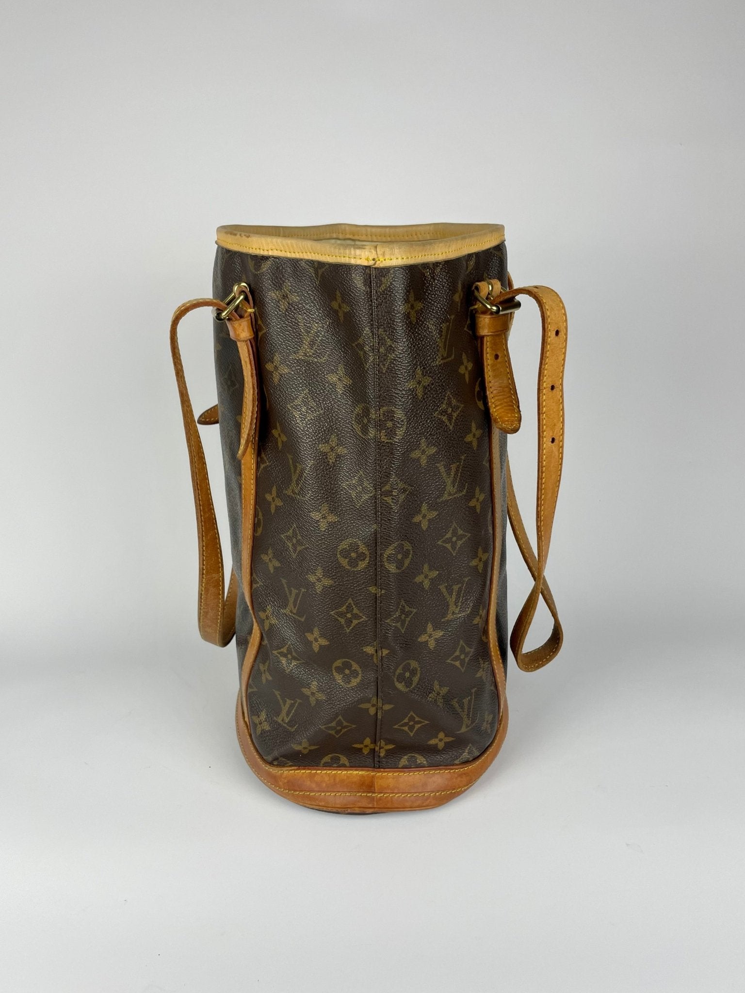 The Vintage Bag Louis Vuitton Bucket