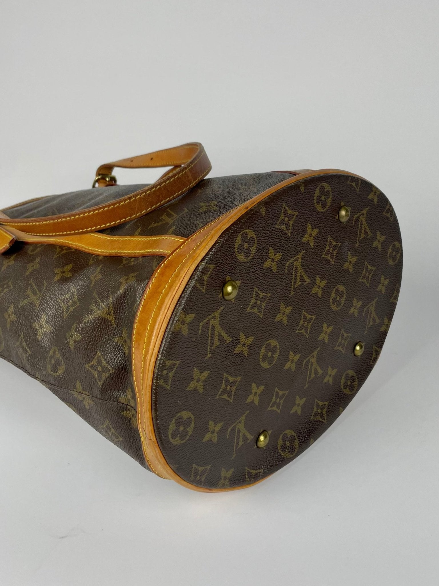 The Vintage Bag Louis Vuitton Bucket