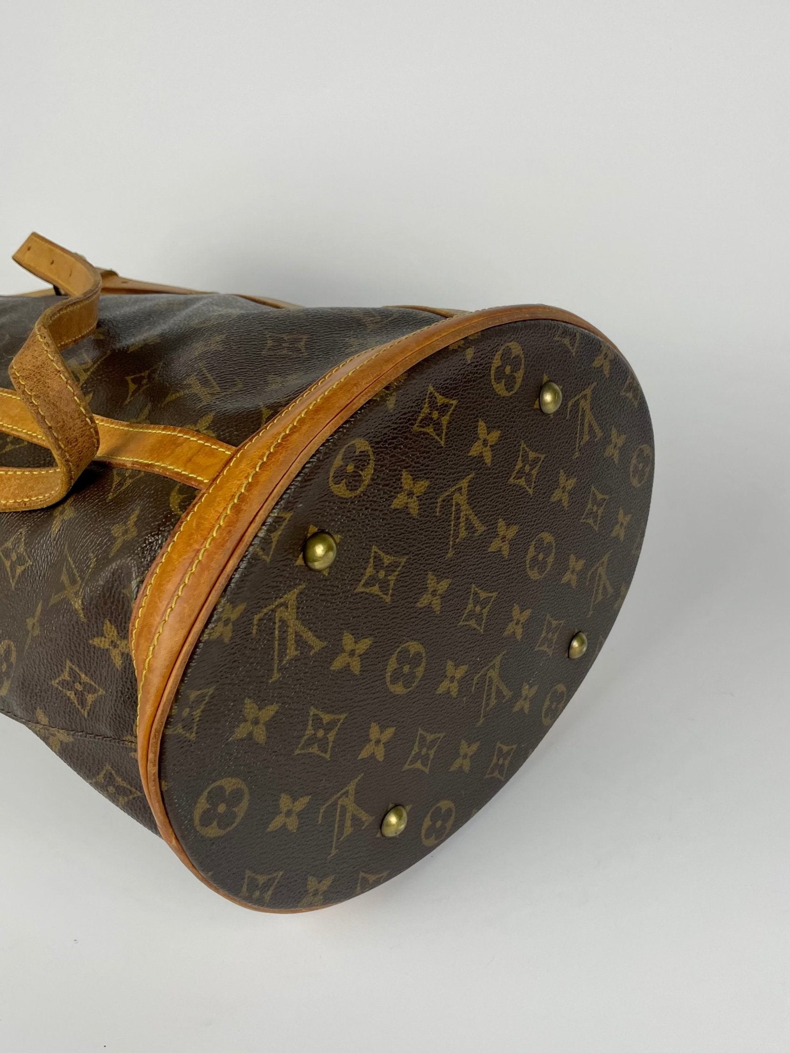 The Vintage Bag Louis Vuitton Bucket