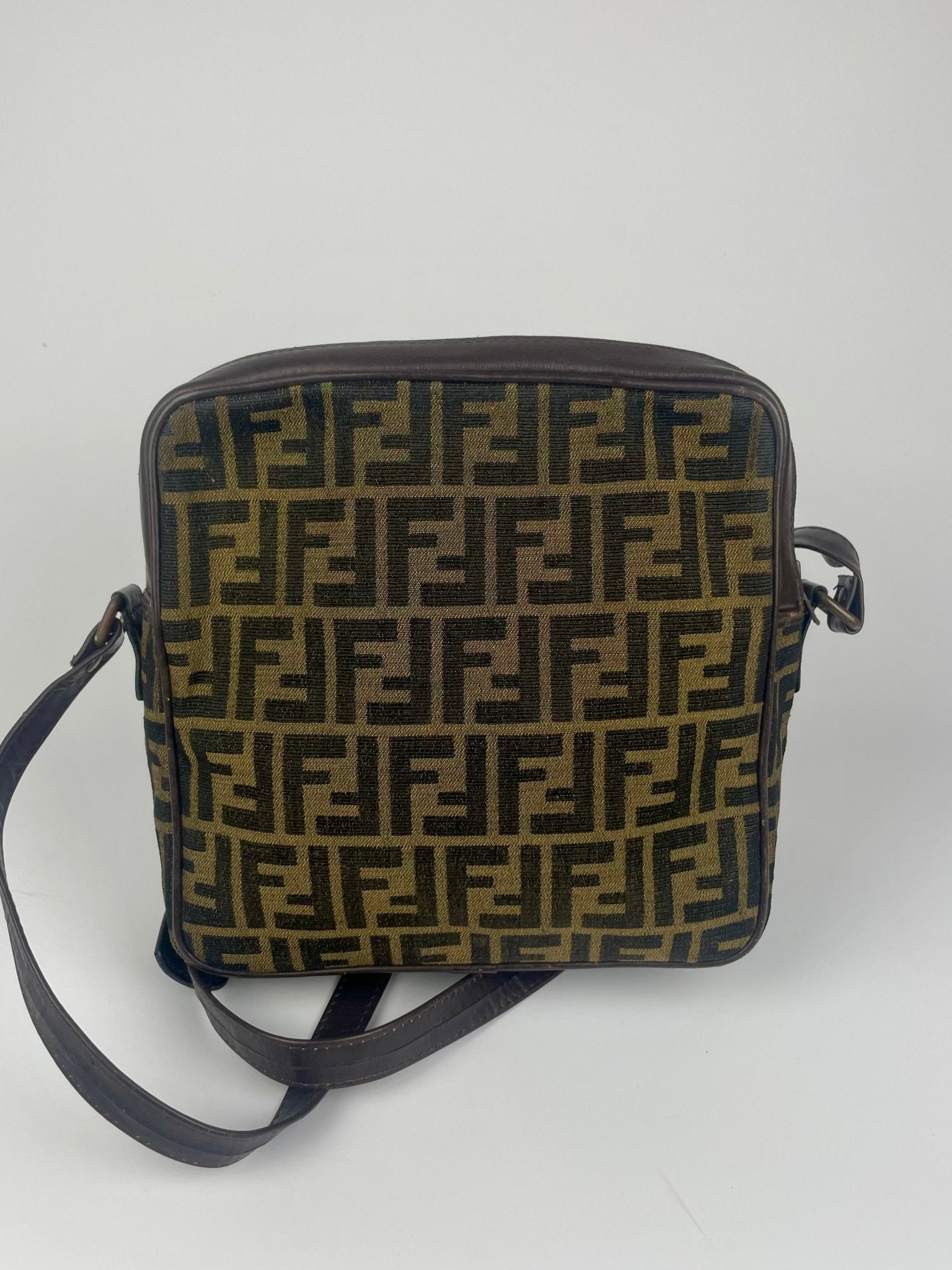 The Vintage Bag Fendi messenger crossbody