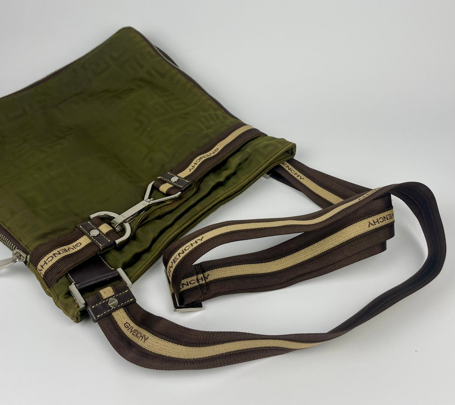 The Vintage Bag Givenchy Crossbody