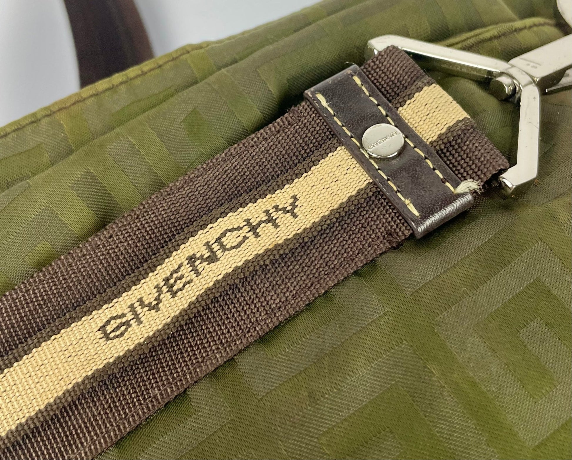 The Vintage Bag Givenchy Crossbody