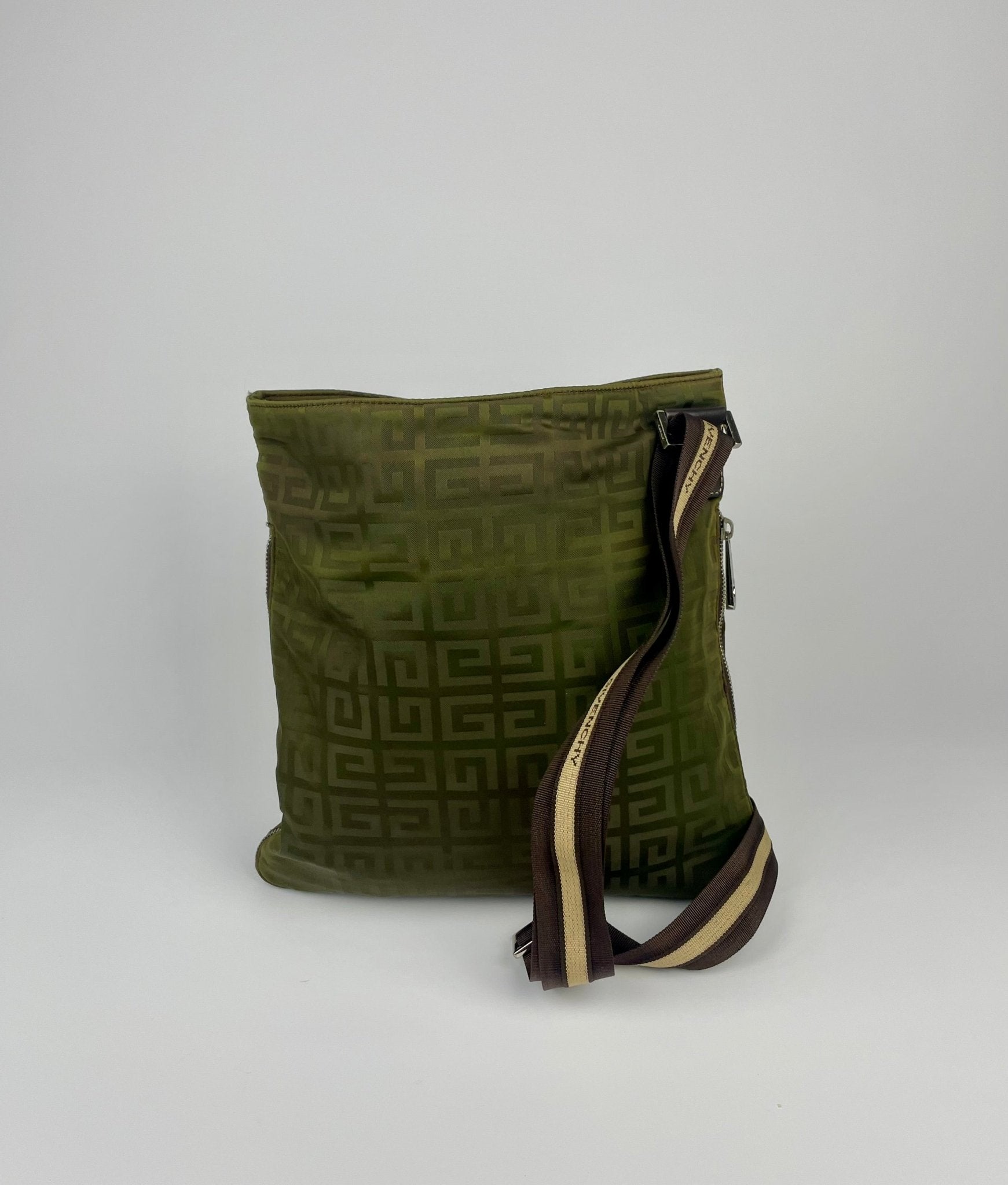 The Vintage Bag Givenchy Crossbody