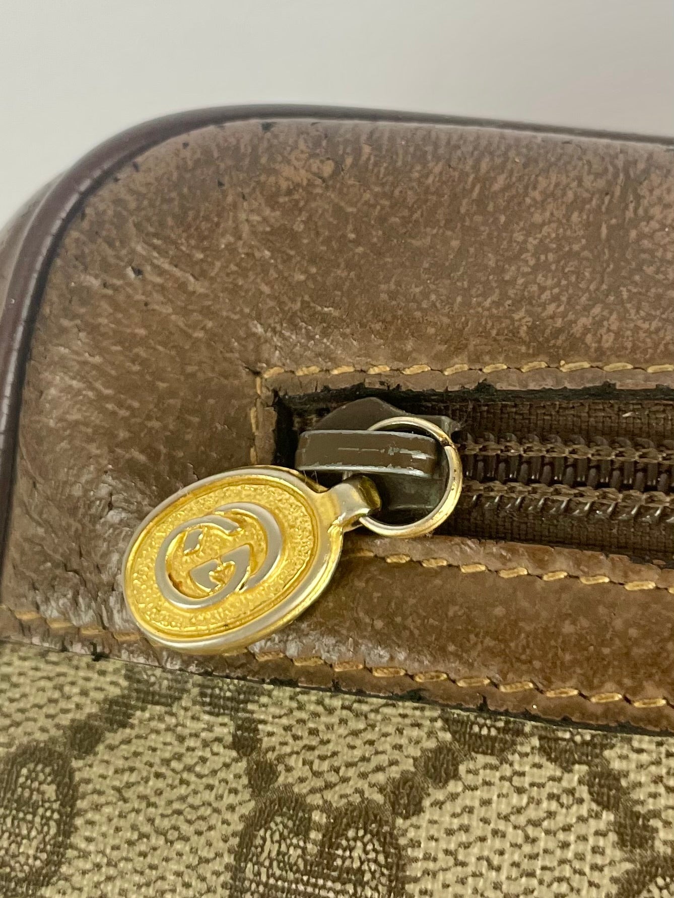 The Vintage Bag Gucci clutch