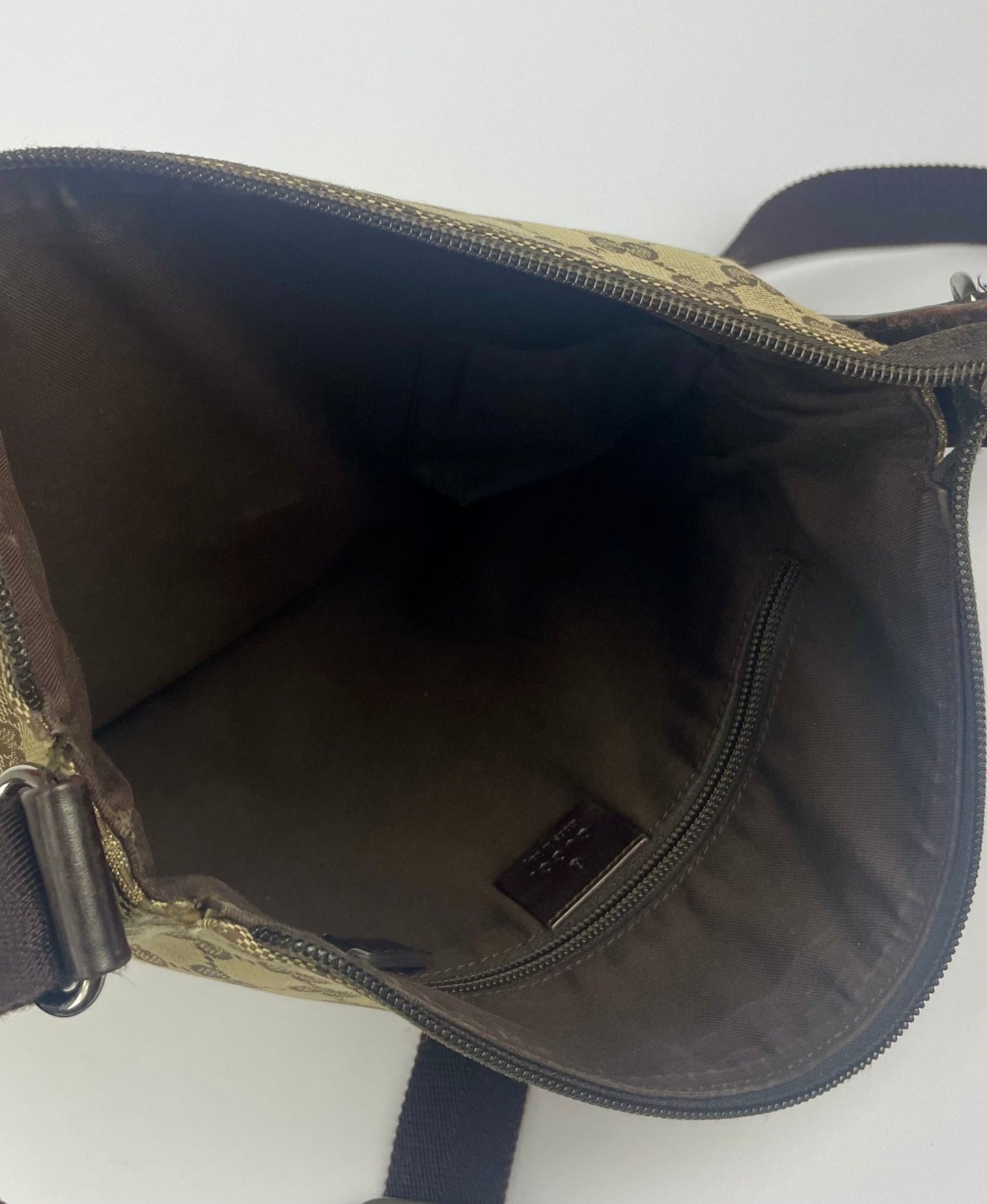 The Vintage Bag Gucci Crossbody Messenger