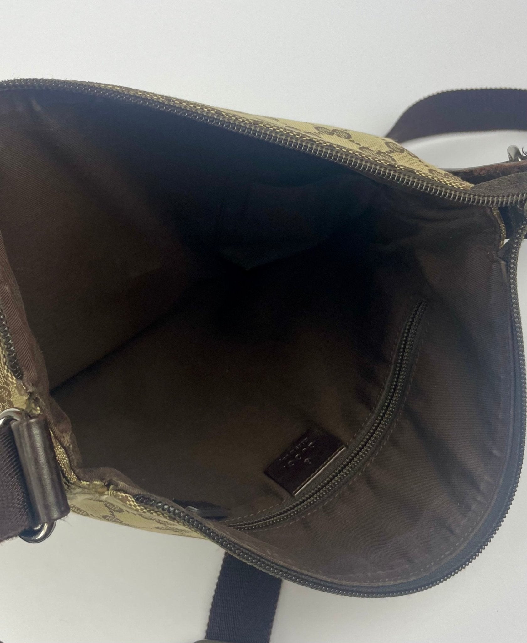 The Vintage Bag Gucci Crossbody Messenger