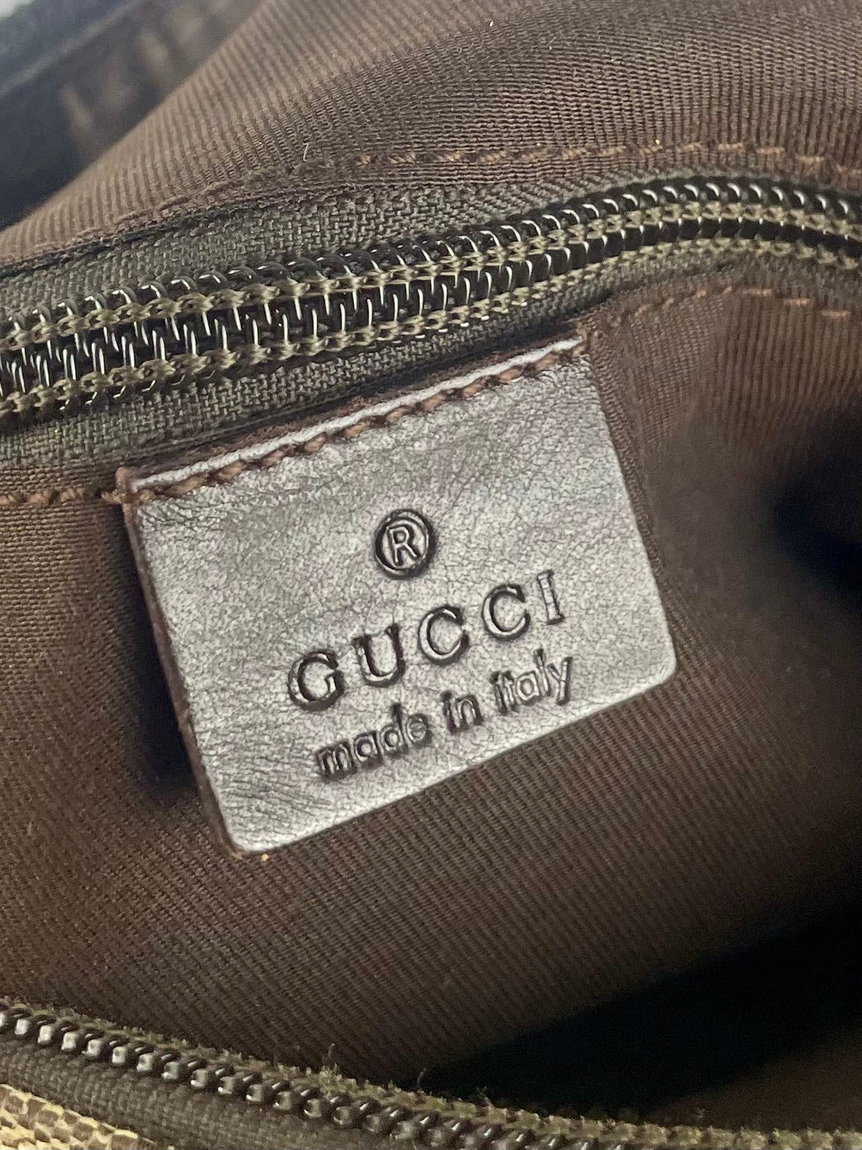 The Vintage Bag Gucci Crossbody Messenger