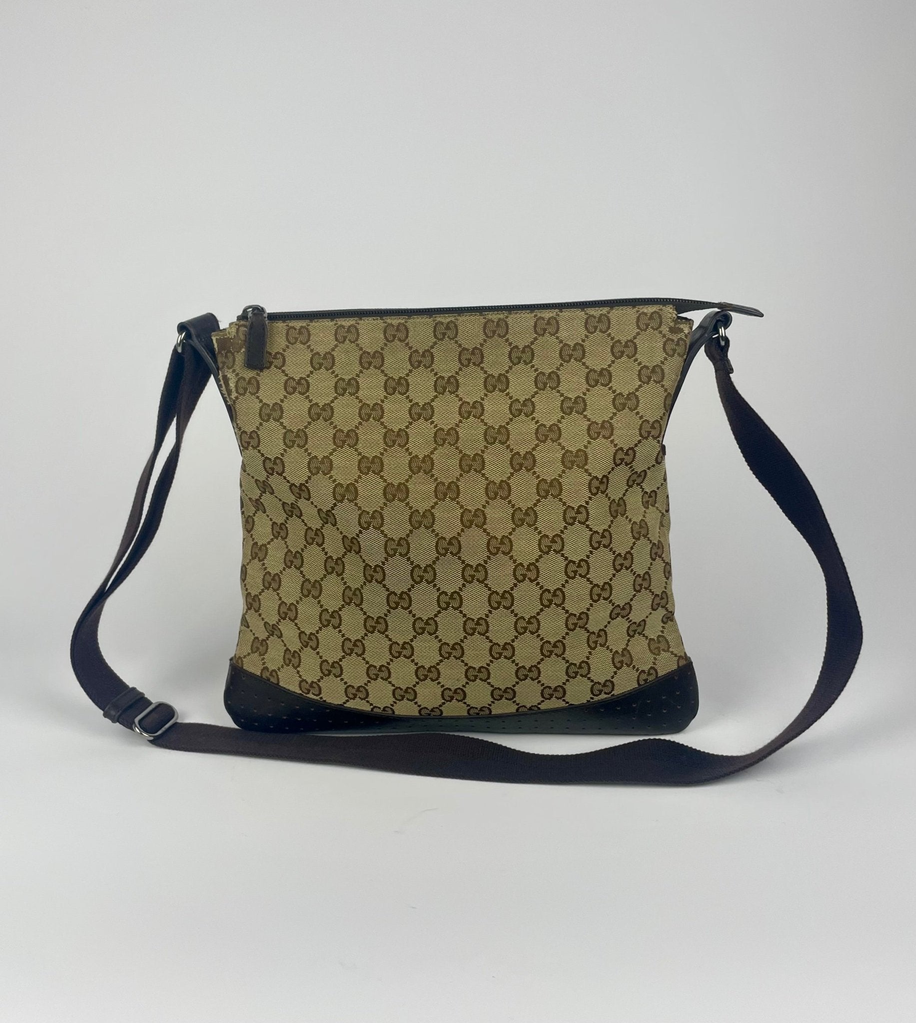 The Vintage Bag Gucci Crossbody Messenger