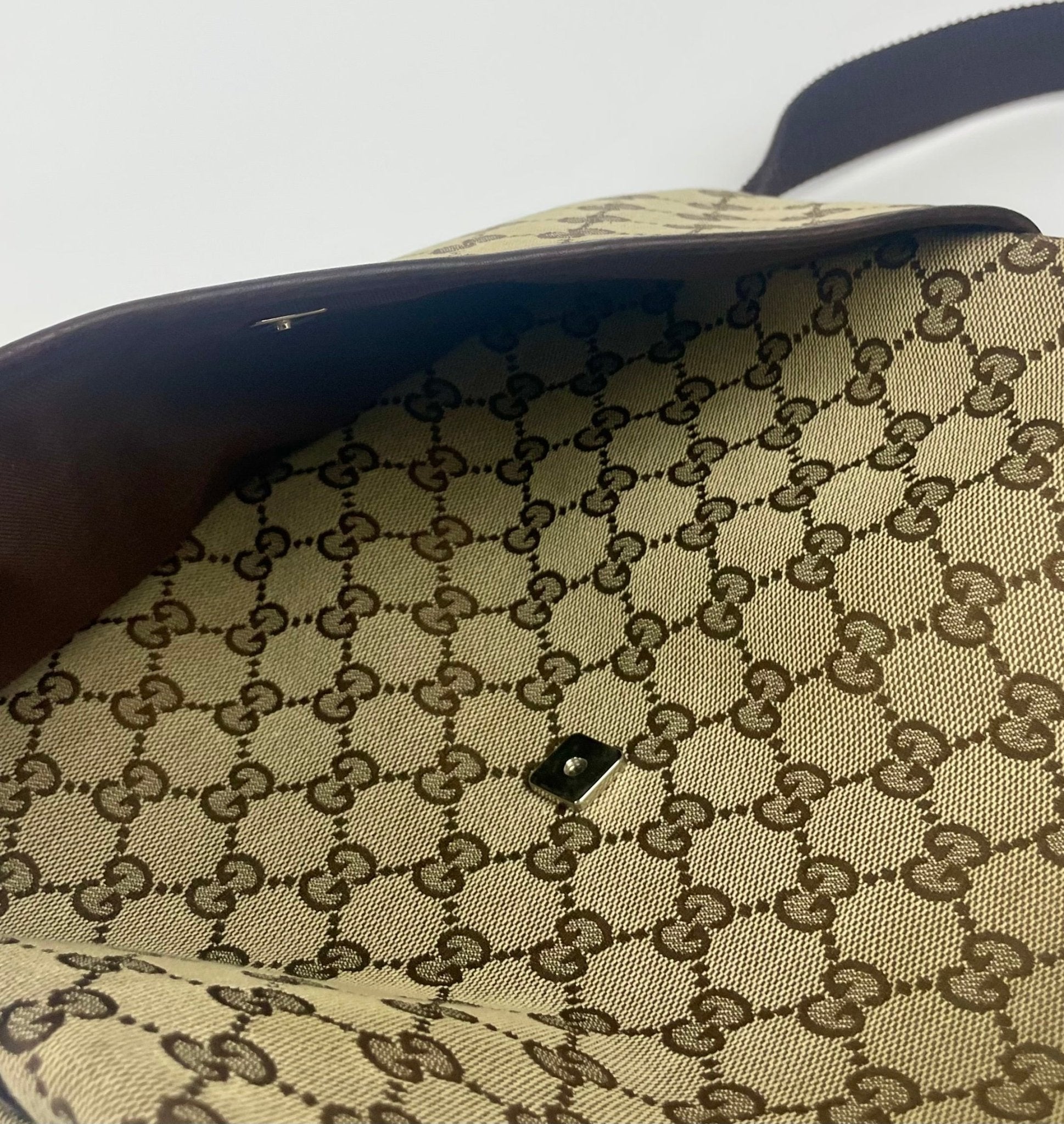 The Vintage Bag Gucci Crossbody Messenger
