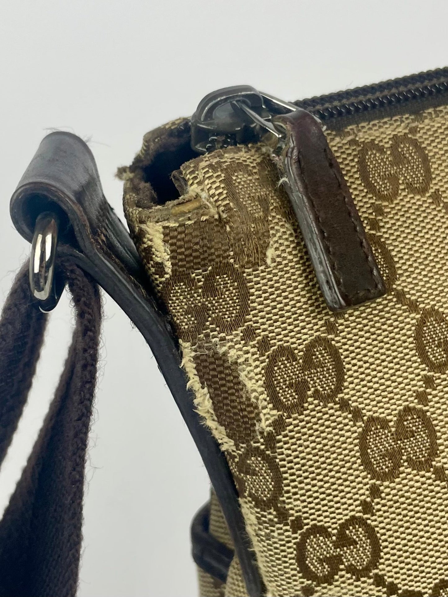 The Vintage Bag Gucci Crossbody Messenger