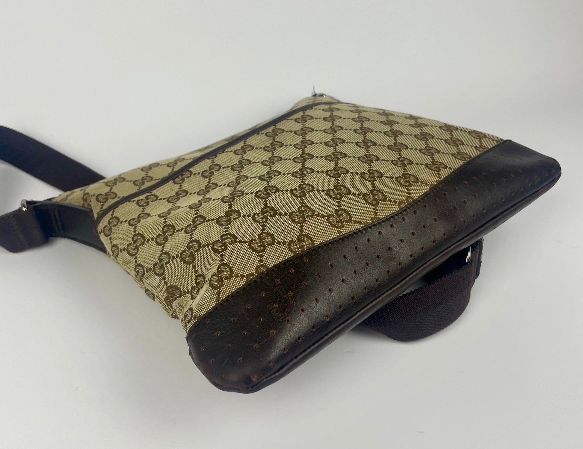 The Vintage Bag Gucci Crossbody Messenger