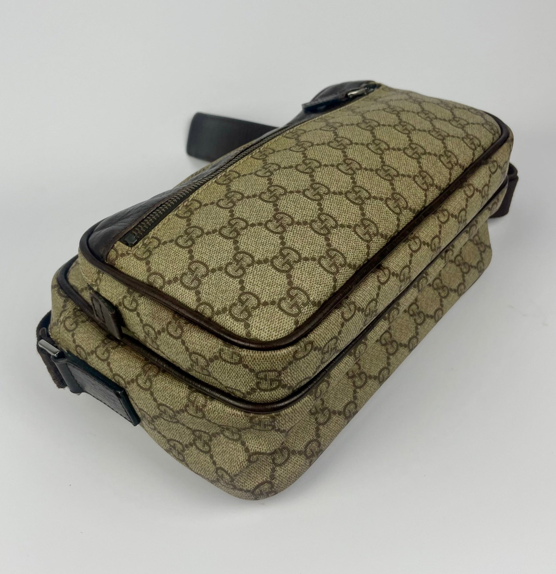 The Vintage Bag Gucci GG Messenger