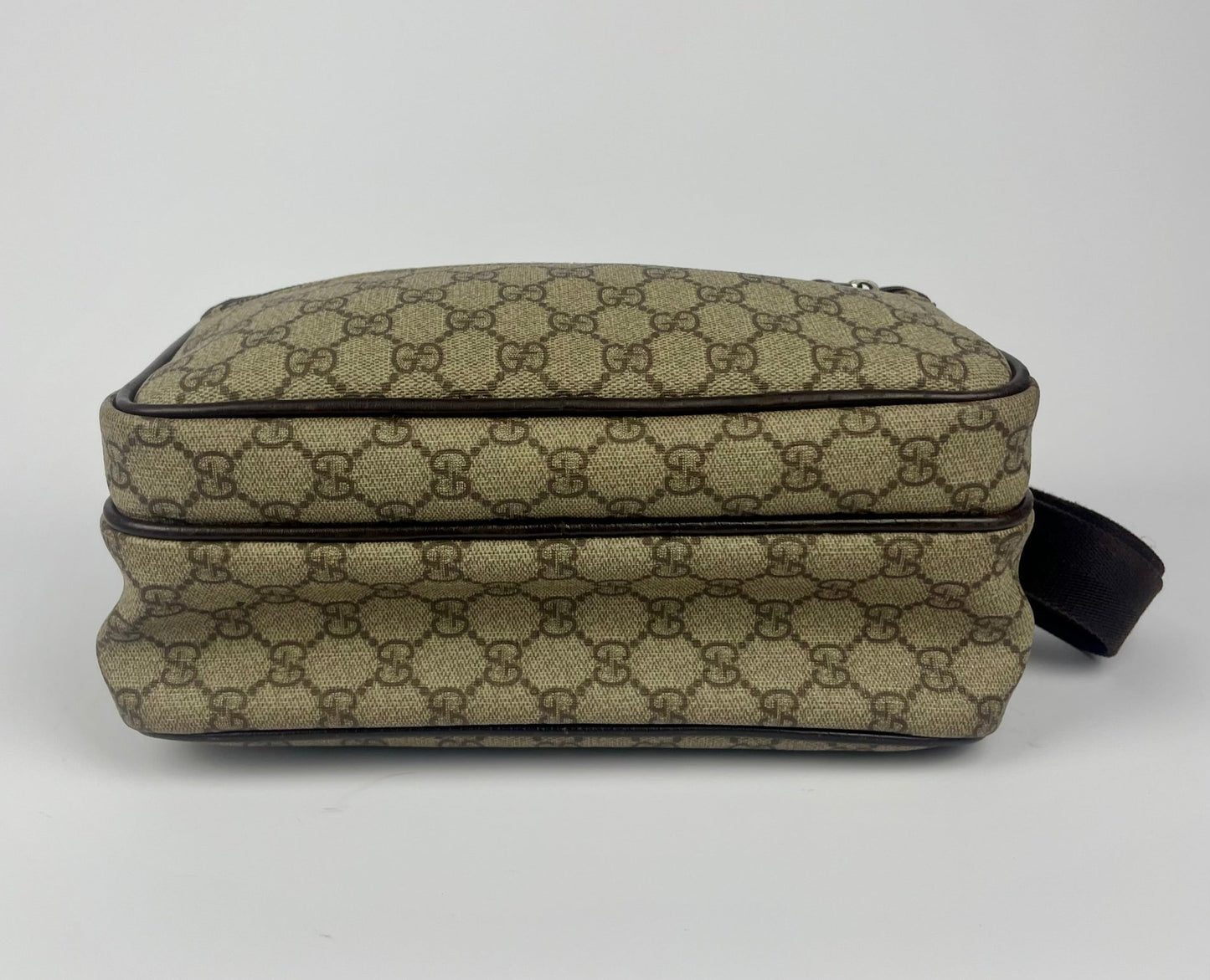 The Vintage Bag Gucci GG Messenger