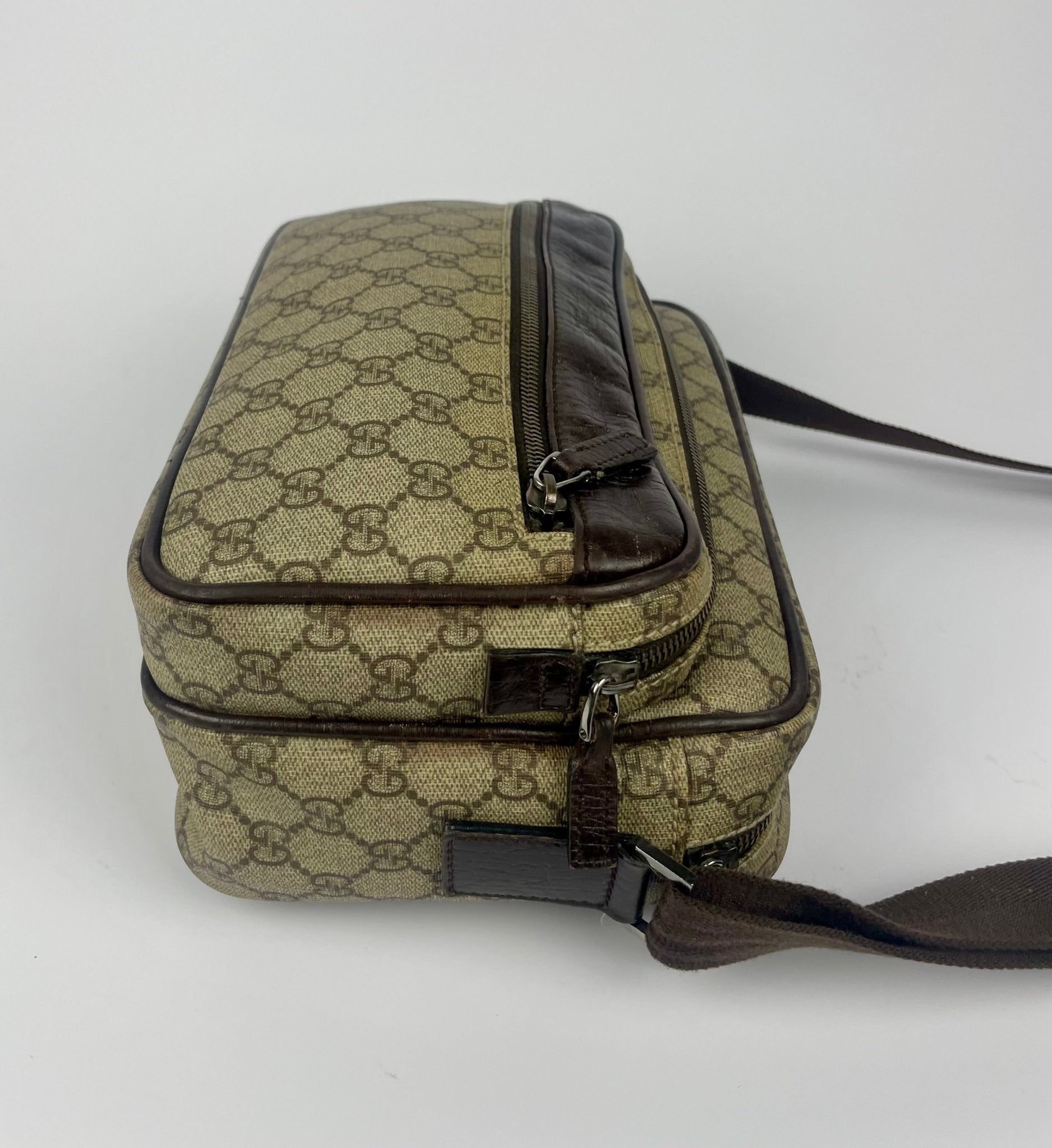 The Vintage Bag Gucci GG Messenger