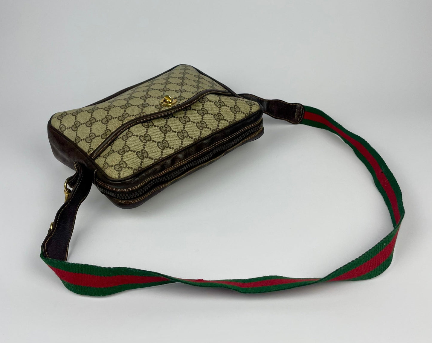 The Vintage Bag Gucci GG Shelly Crossbody