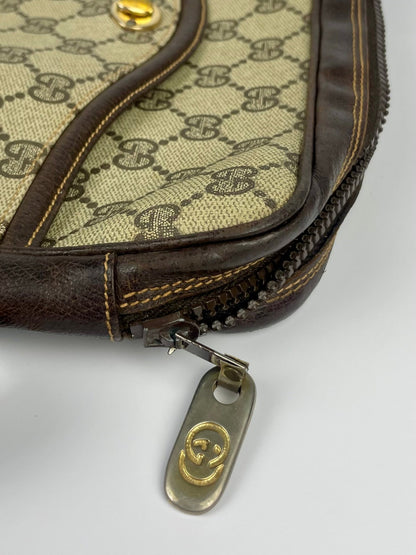 The Vintage Bag Gucci GG Shelly Crossbody