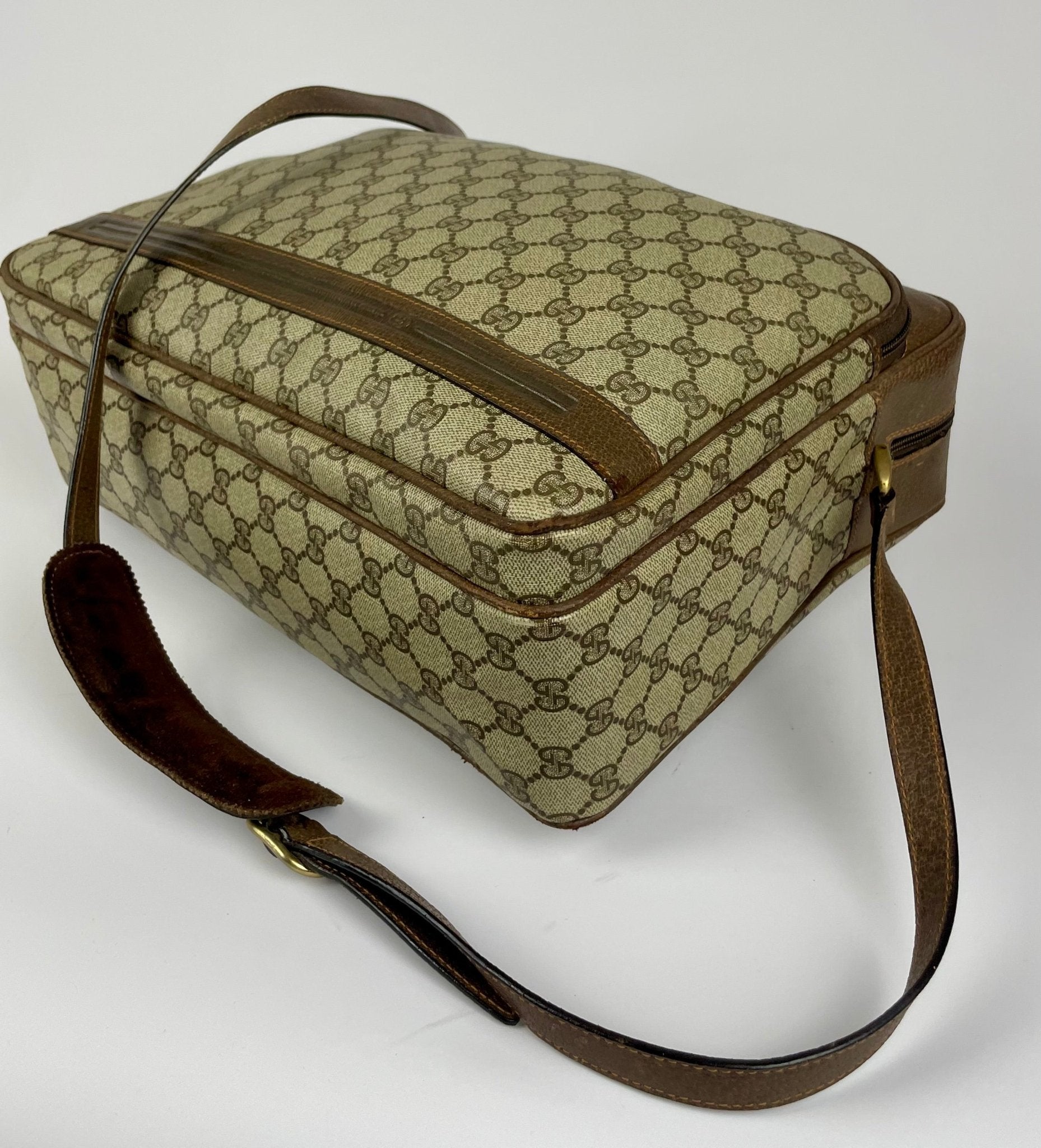 The Vintage Bag Gucci GG Supreme Crossbody