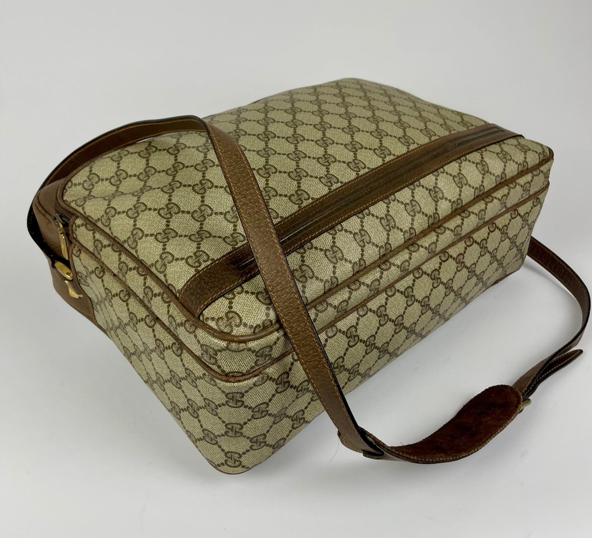 The Vintage Bag Gucci GG Supreme Crossbody