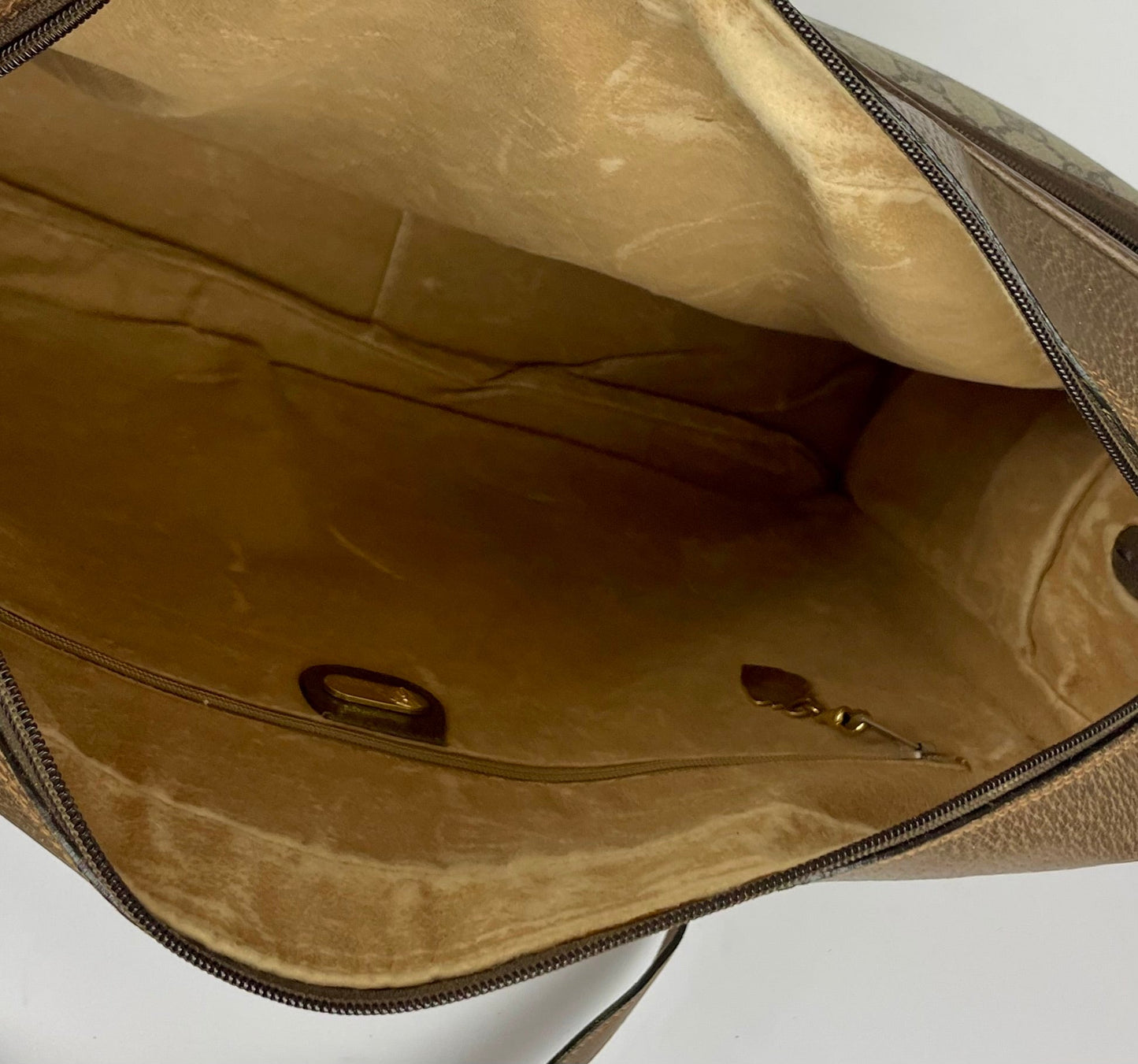 The Vintage Bag Gucci GG Supreme Crossbody
