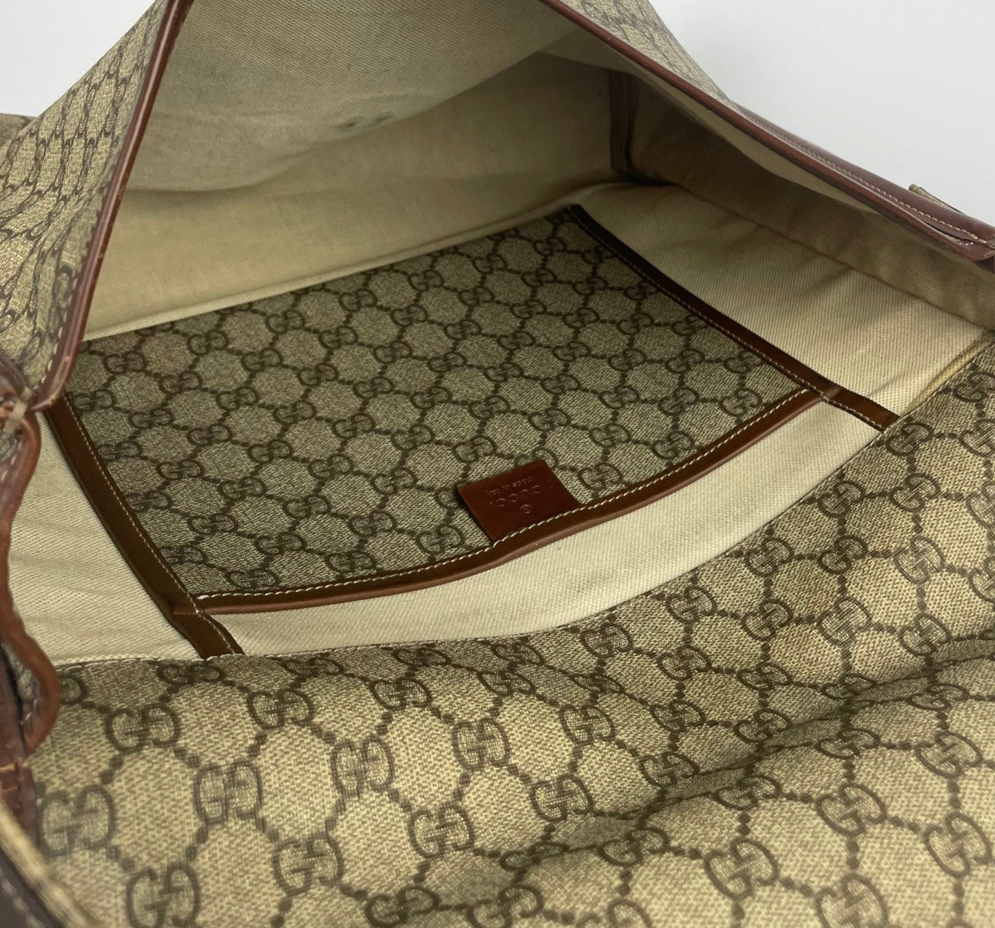 The Vintage Bag Gucci GG Supreme Messenger