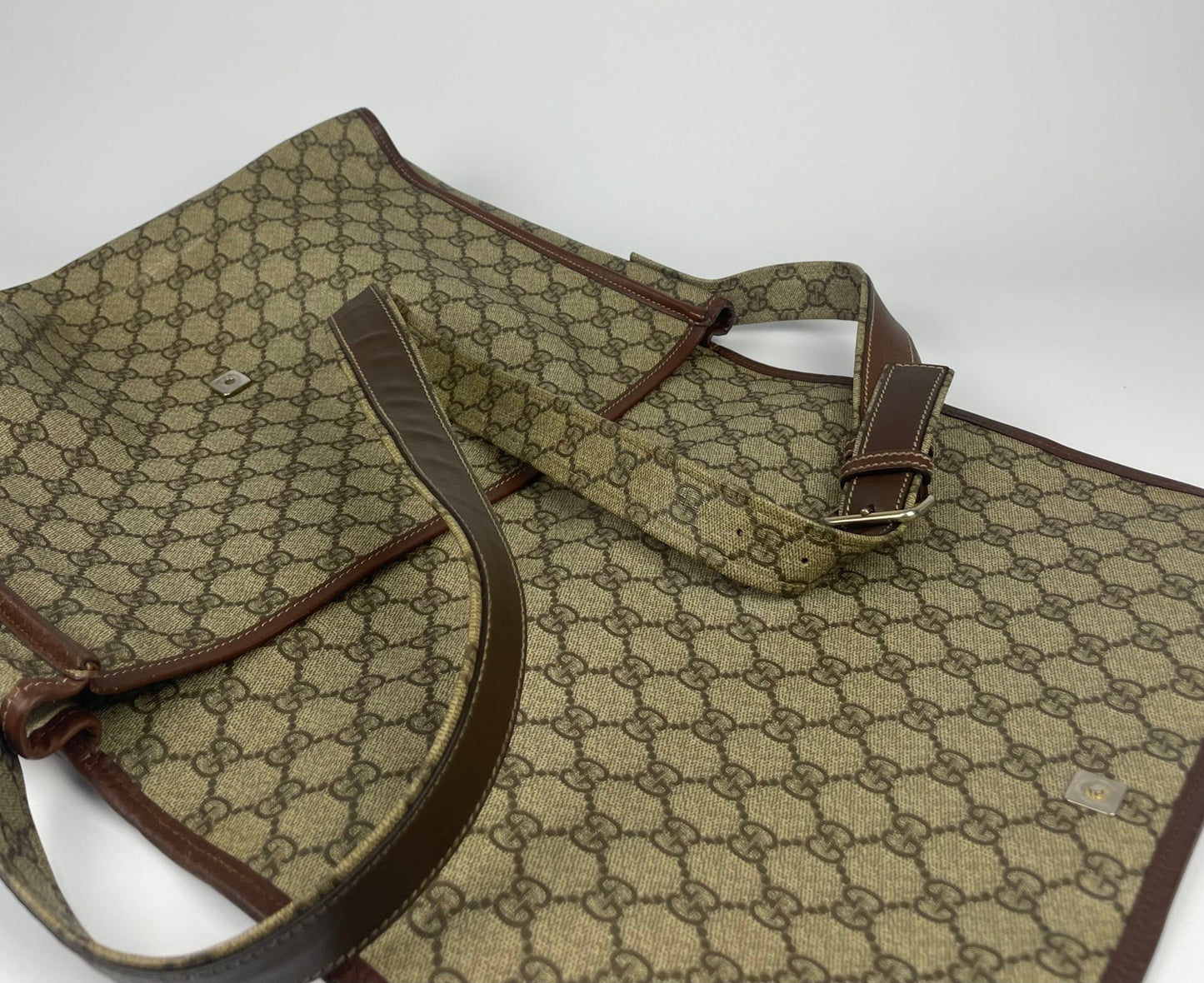 The Vintage Bag Gucci GG Supreme Messenger