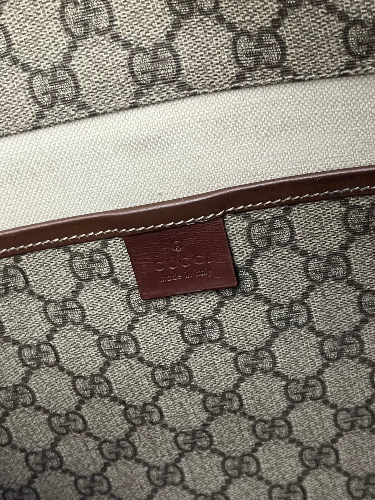 The Vintage Bag Gucci GG Supreme Messenger