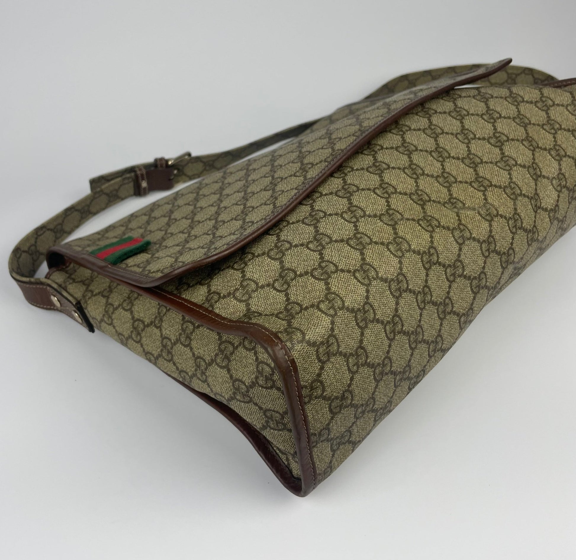 The Vintage Bag Gucci GG Supreme Messenger