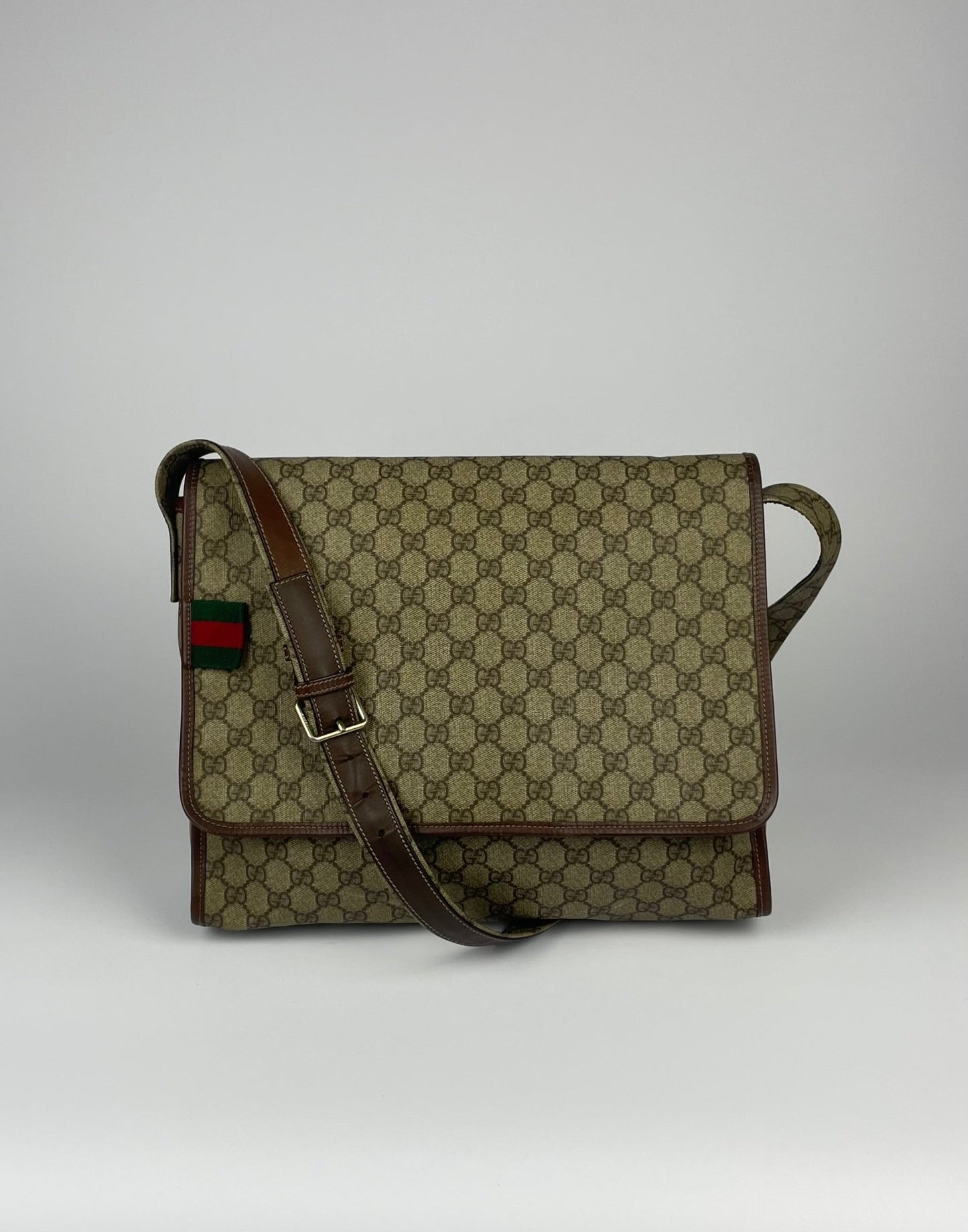 The Vintage Bag Gucci GG Supreme Messenger
