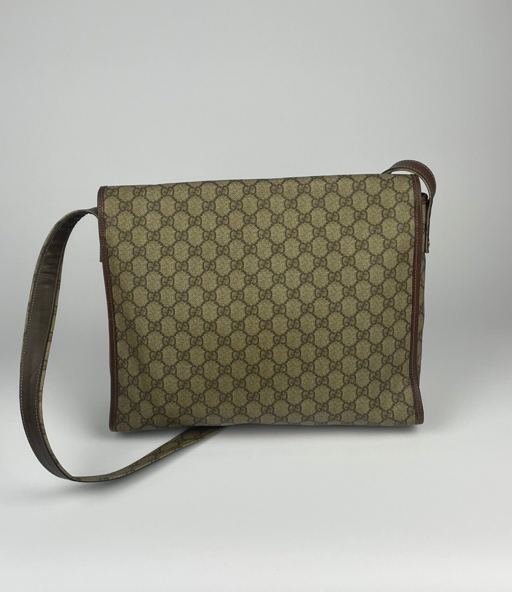 The Vintage Bag Gucci GG Supreme Messenger