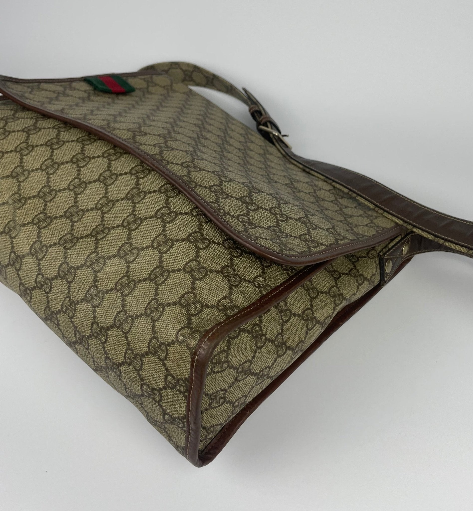 The Vintage Bag Gucci GG Supreme Messenger