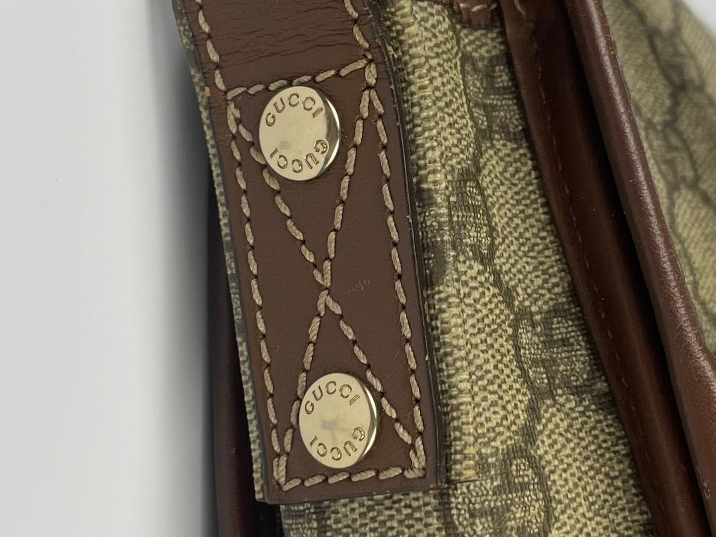 The Vintage Bag Gucci GG Supreme Messenger