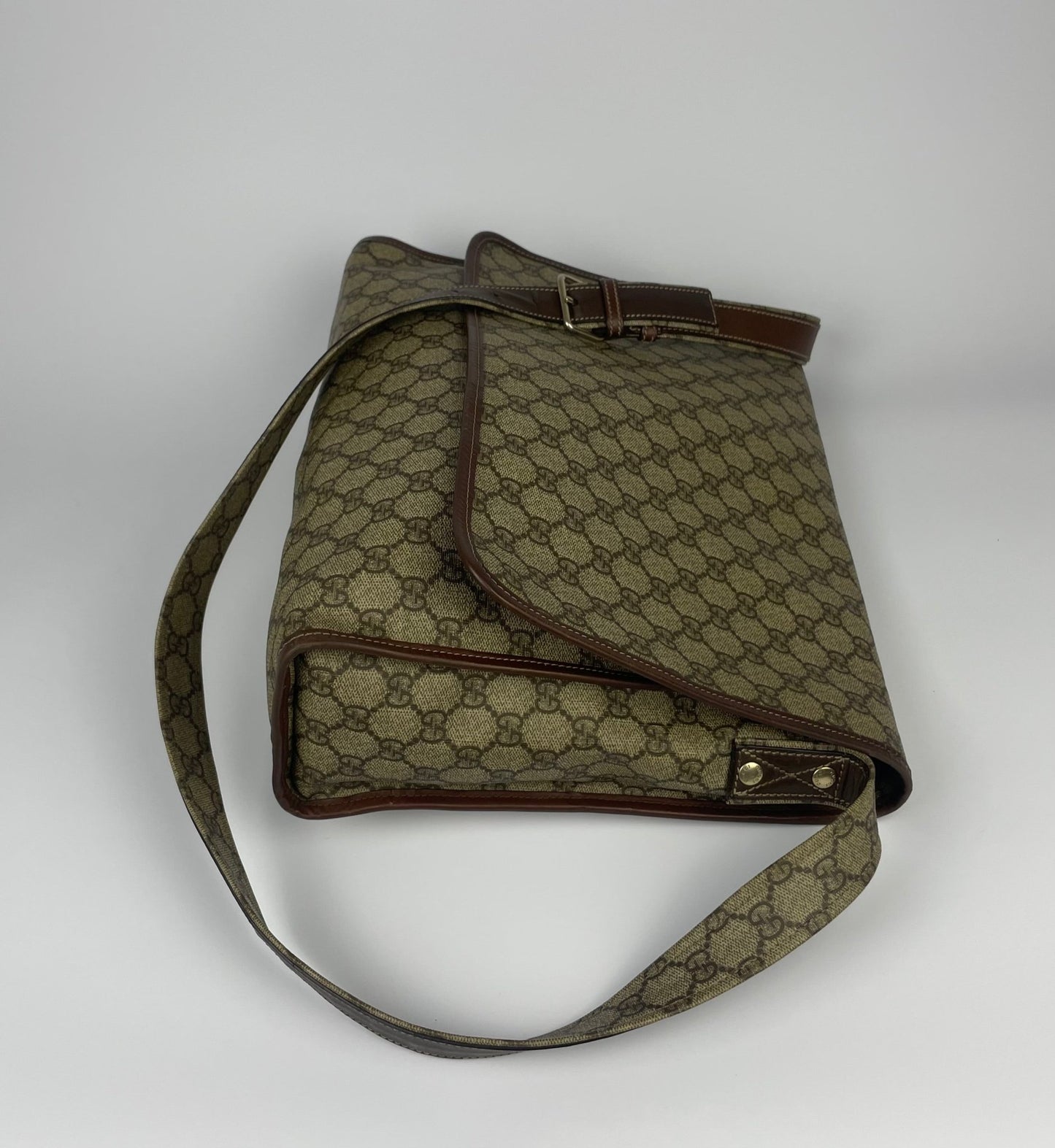 The Vintage Bag Gucci GG Supreme Messenger
