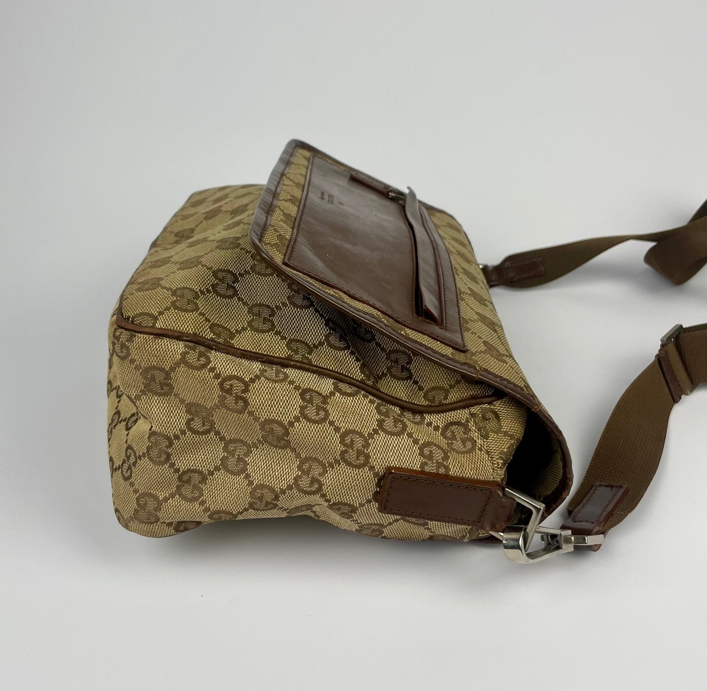 The Vintage Bag Gucci Messenger