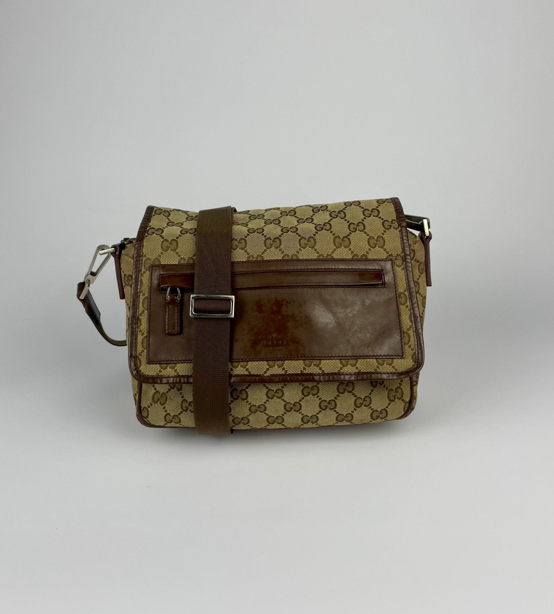 The Vintage Bag Gucci Messenger