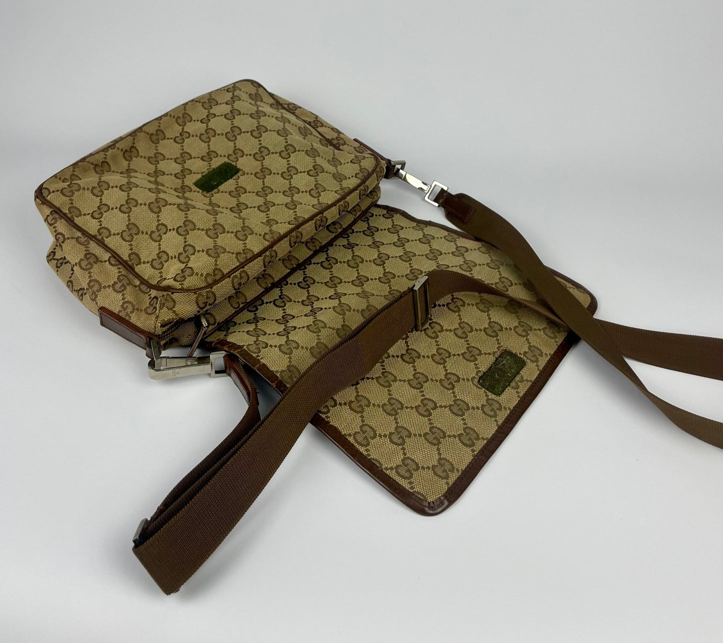 The Vintage Bag Gucci Messenger