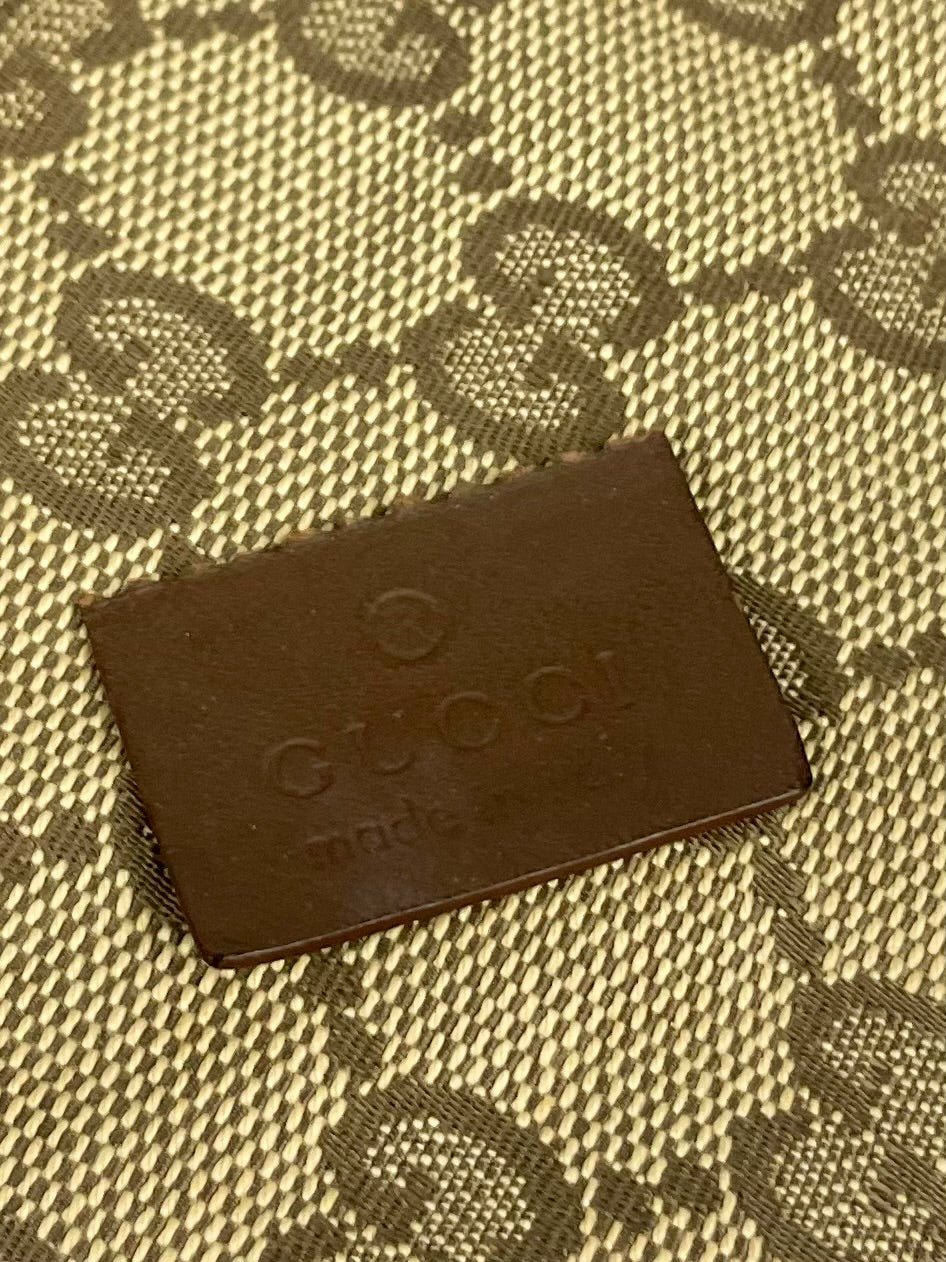 The Vintage Bag Gucci Messenger