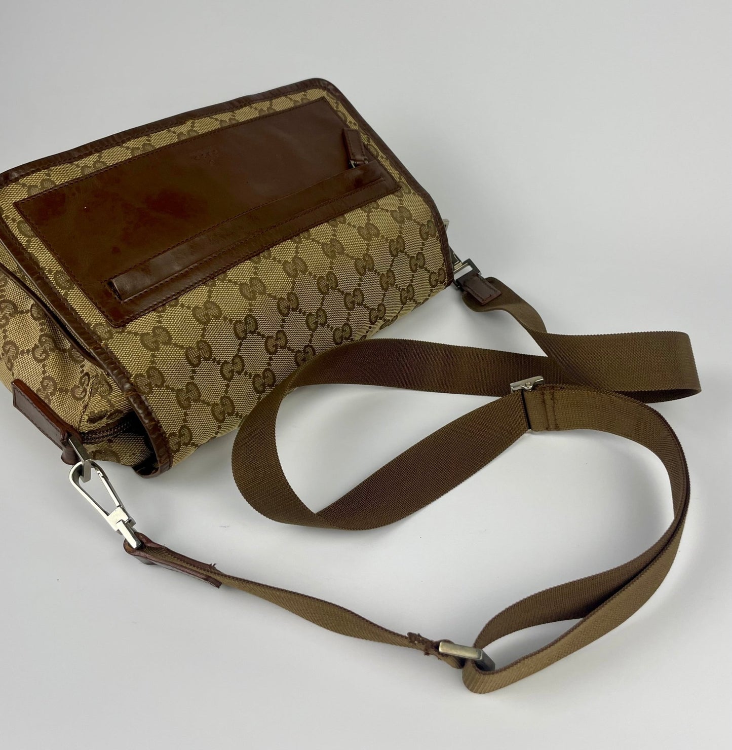 The Vintage Bag Gucci Messenger