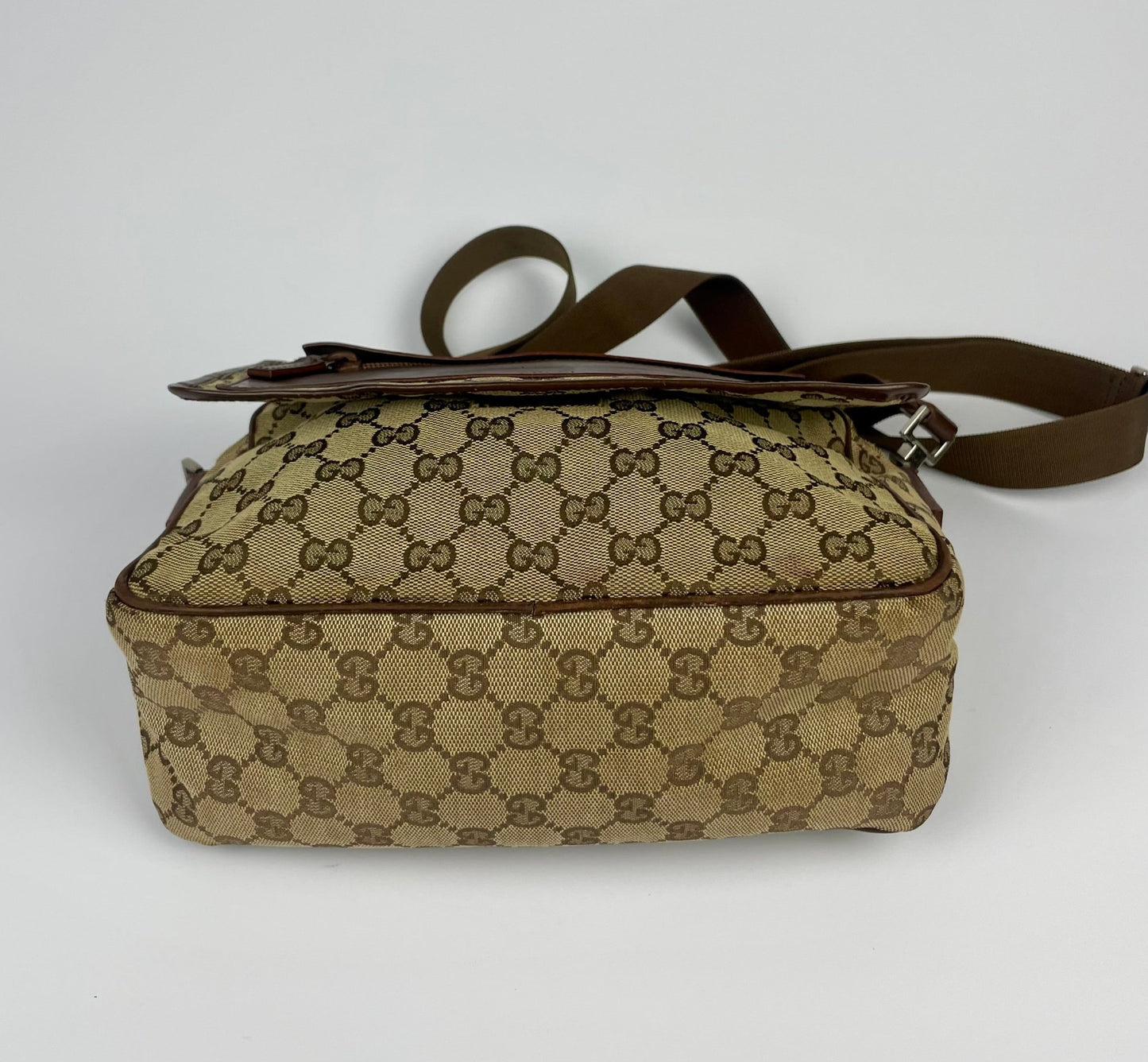 The Vintage Bag Gucci Messenger