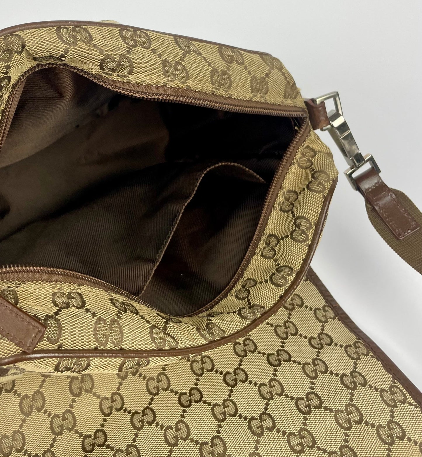 The Vintage Bag Gucci Messenger