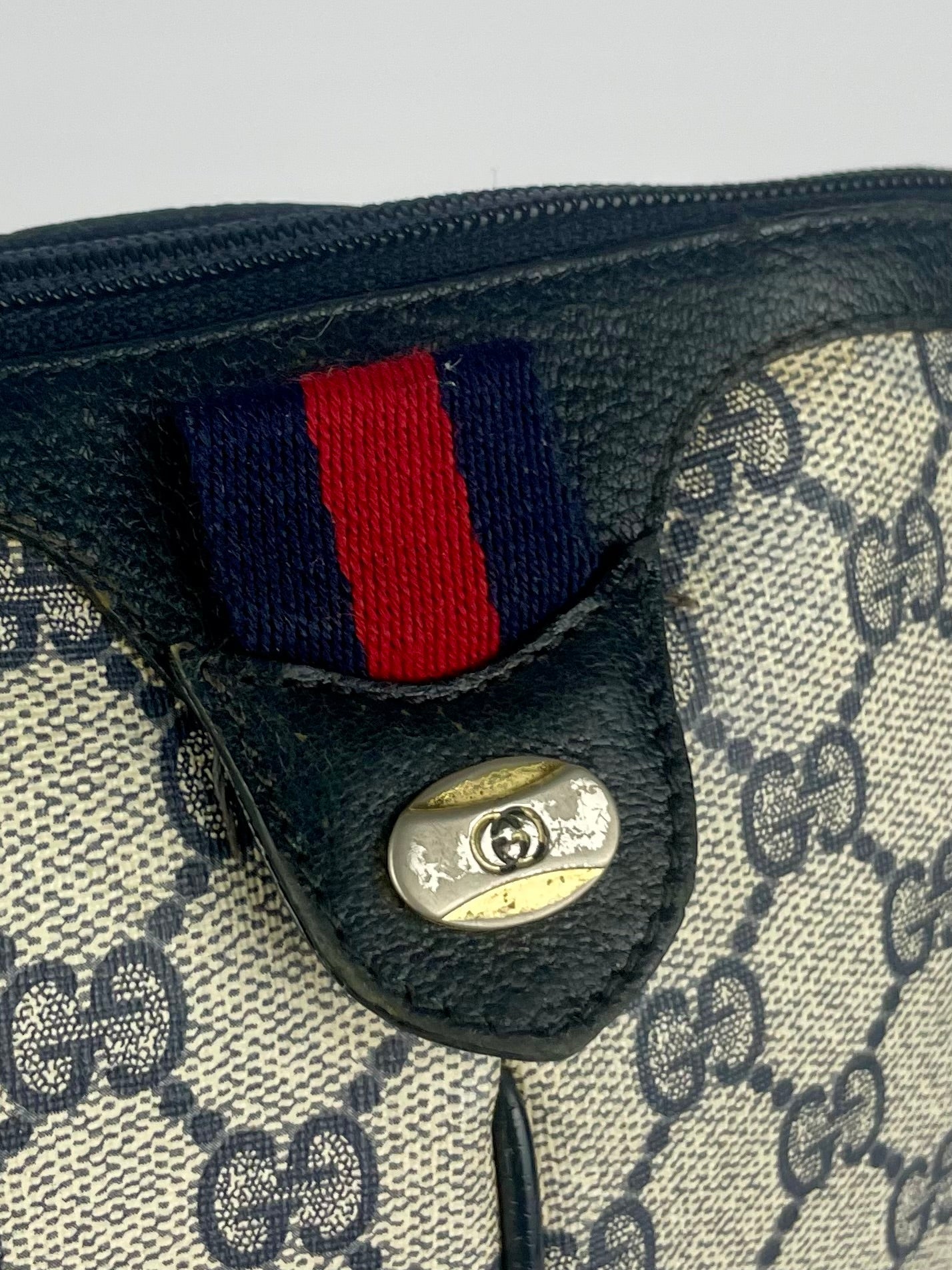 The Vintage Bag Gucci Sherry Line Crossbody