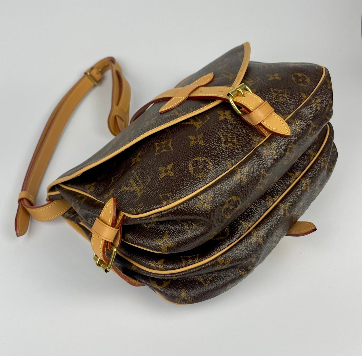 The Vintage Bag Louis Vuitton Saumur 30