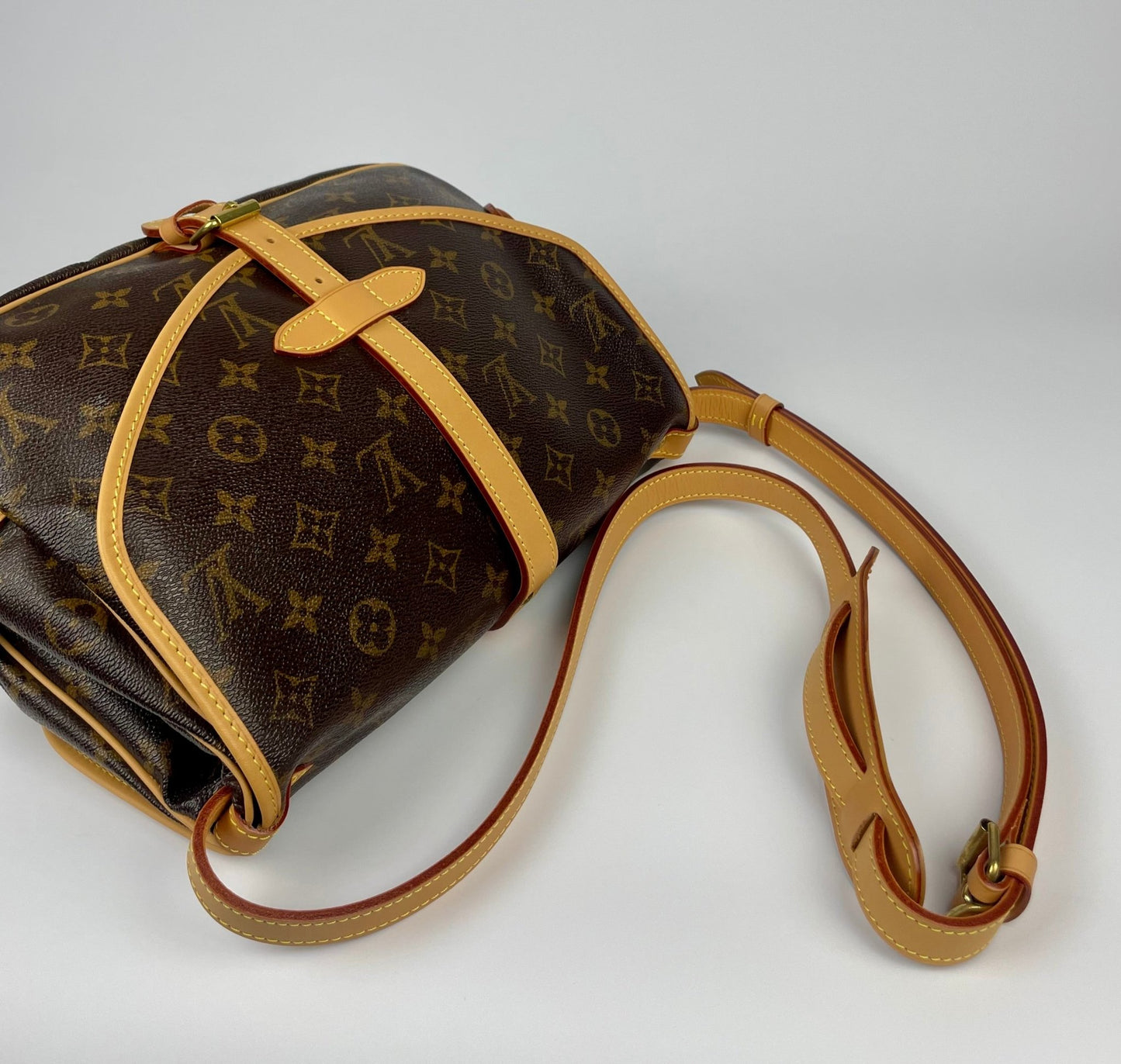 The Vintage Bag Louis Vuitton Saumur 30