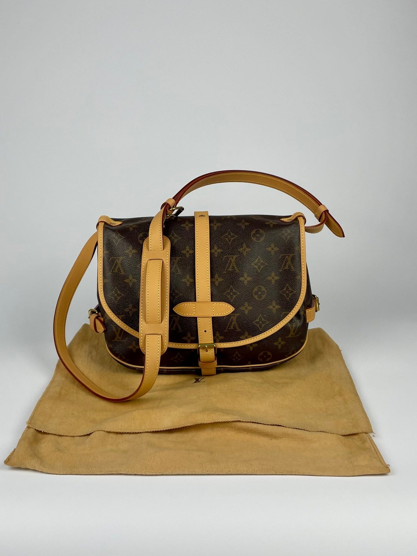 The Vintage Bag Louis Vuitton Saumur 30