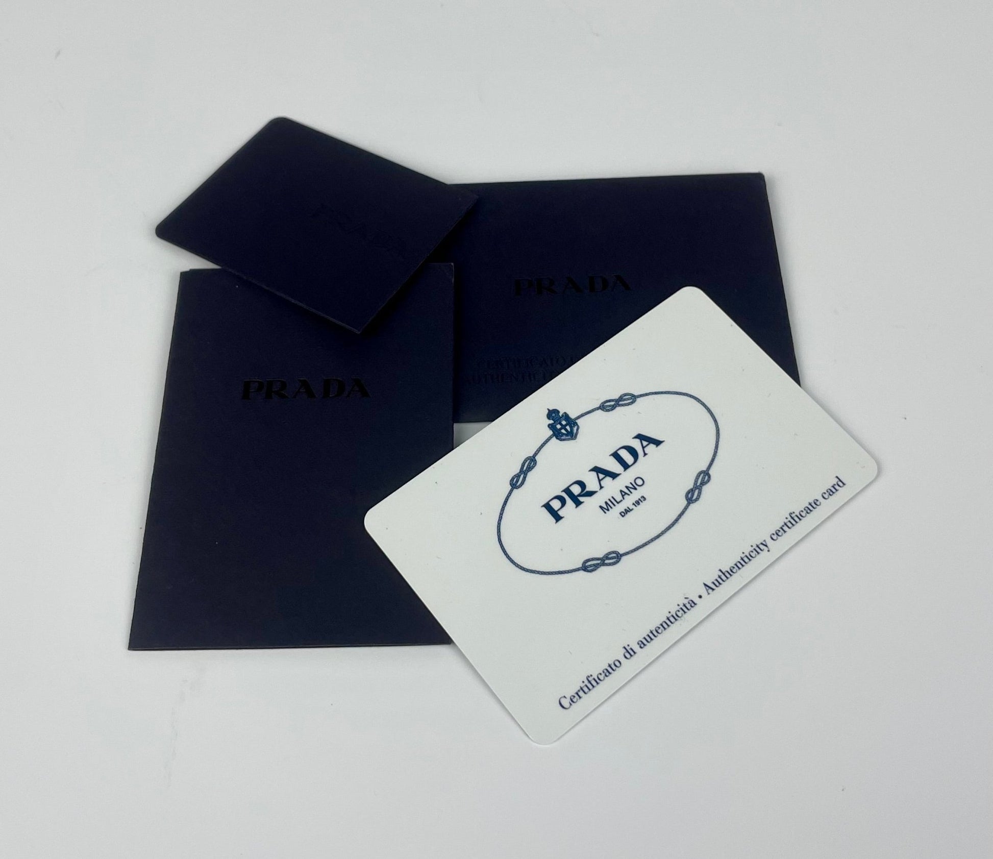 The Vintage Bag Prada Tessuto Messenger